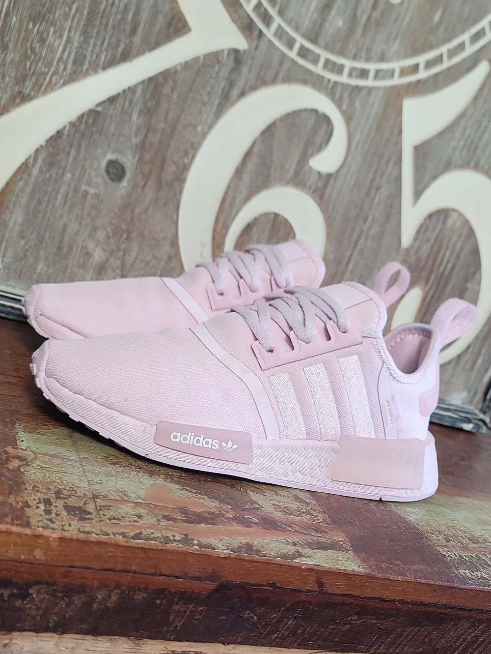 🔥 Wmns Adidas NMD R1 